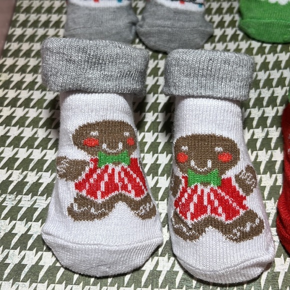 NWOT BABY BOOTIES/socks. - Picture 2 of 5